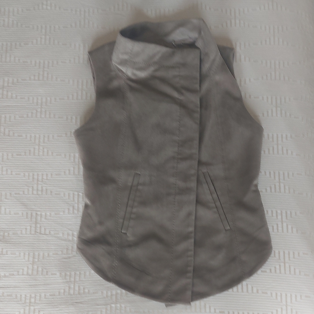 BCBGMaxAzria Gray Quilted Vest